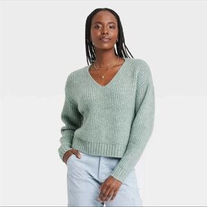 Universal Thread Women's V-Neck Sweater - Light Green